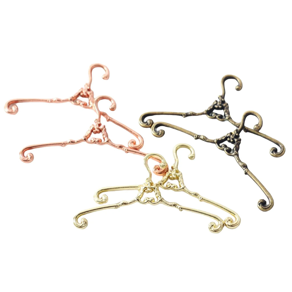 6Pcs 1:12 Scale Dollhouse Hangers Retro Dollhouse Accessories A755460
