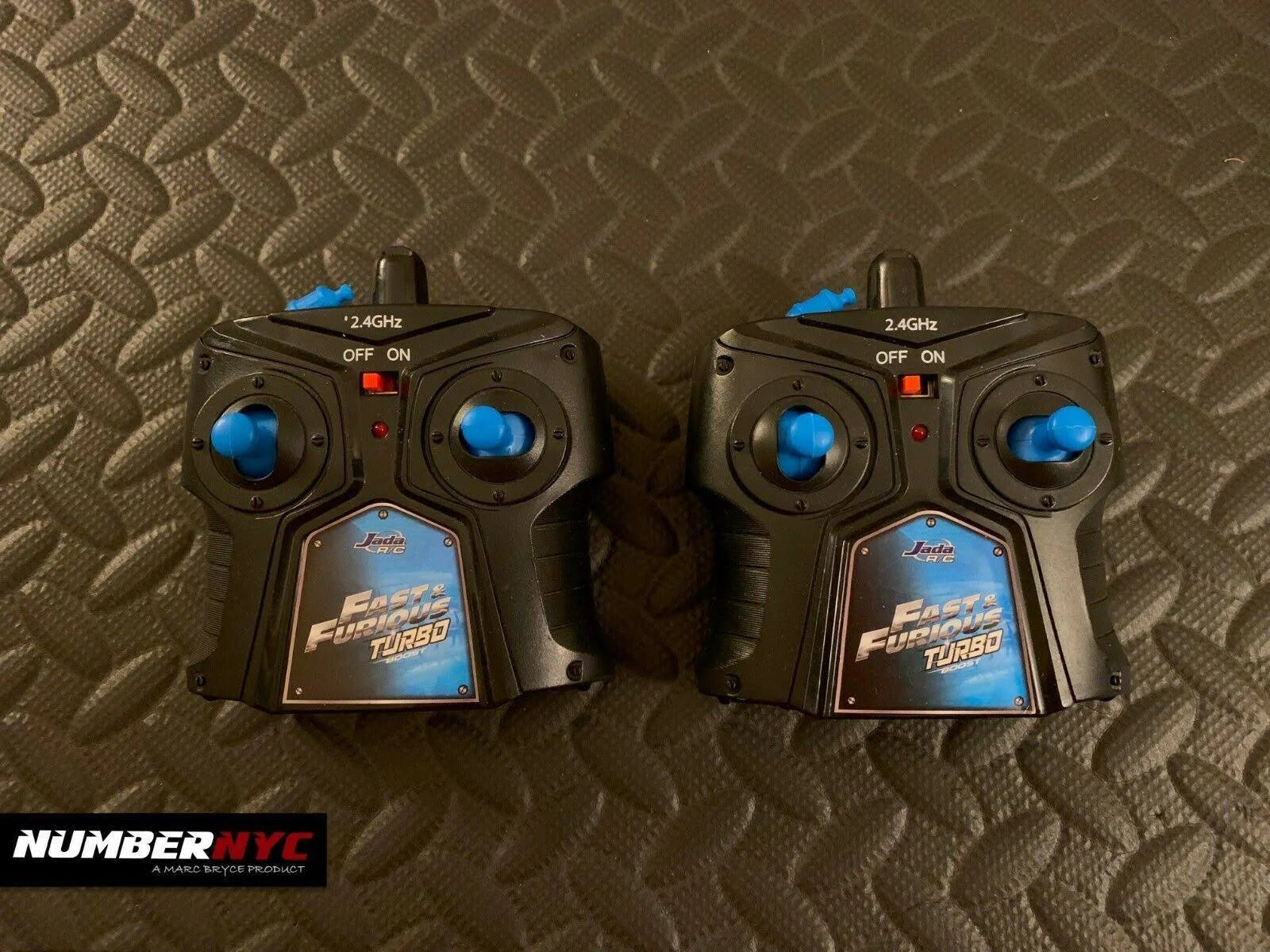 1:16 Scale Remote Control Car Twin Pack B986154