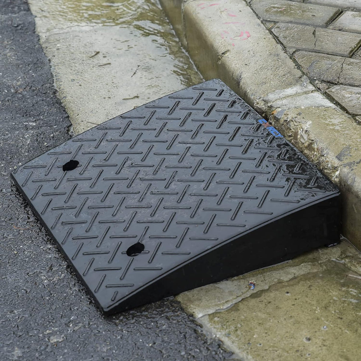 2PCS Rubber Curb Ramps 5.3" Rise Heavy Duty Black Threshold Ramp with 4 Expansion Bolts G115902