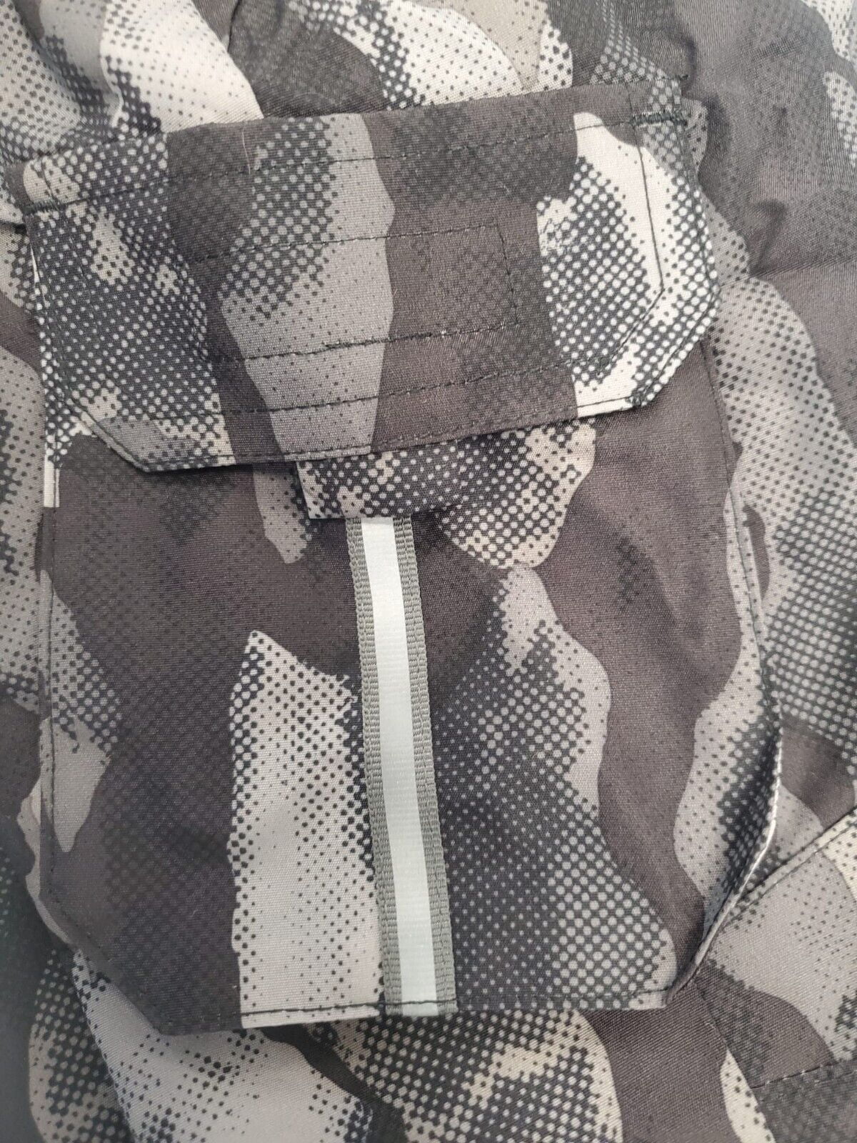 Camo Print Insulated Ski Pants, Black/Gray, Large 10/12 Q46508