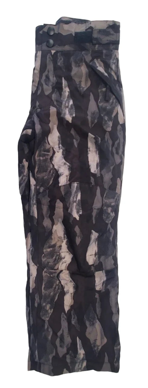 Camo Print Insulated Ski Pants, Black/Gray, Large 10/12 Q46508