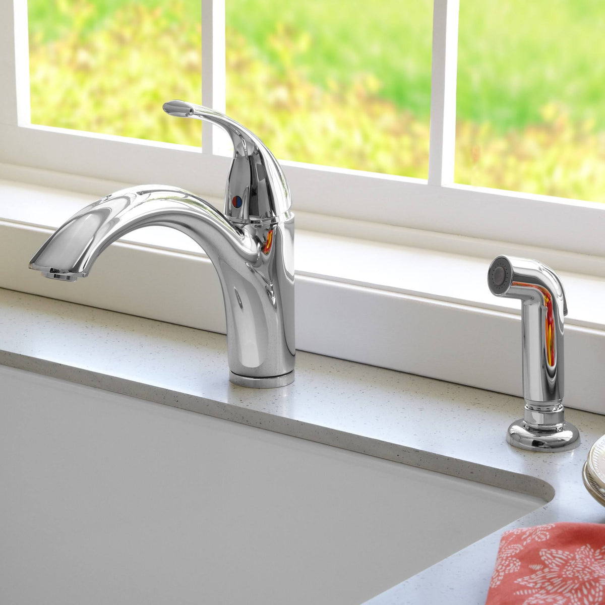 Chrome Single Handle Kitchen Faucet with Spray I99413