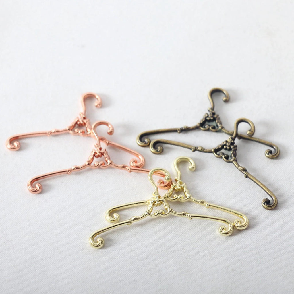 6Pcs 1:12 Scale Dollhouse Hangers Retro Dollhouse Accessories A755460