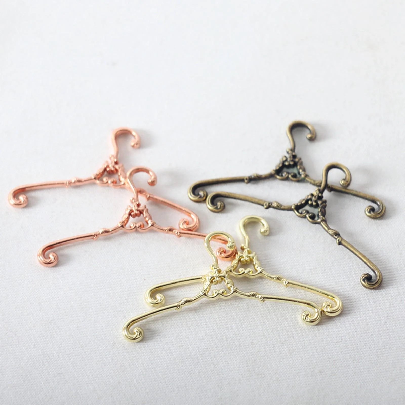 6Pcs 1:12 Scale Dollhouse Hangers Retro Dollhouse Accessories A755460
